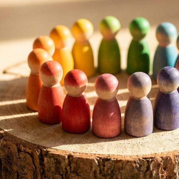 Grapat Nins Holzfiguren handgemalt mit natürlichen Pigmenten