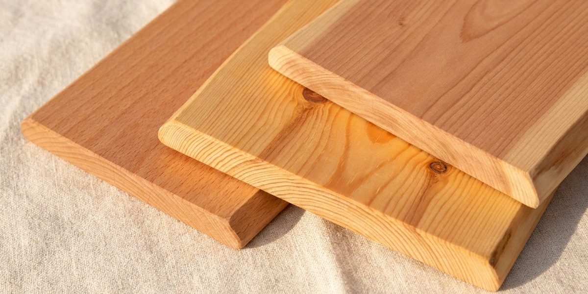 Holzmaserungen im Vergleich: Buche, Kiefer und Zirbe für Kindermöbel